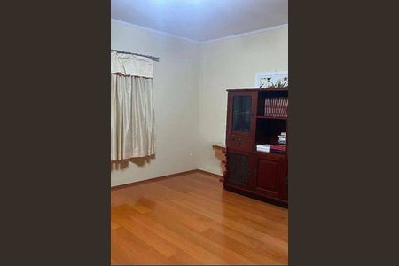 Casa à venda com 4 quartos, 237m² em Vila Anastácio, São Paulo