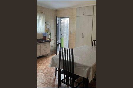 Casa à venda com 4 quartos, 237m² em Vila Anastácio, São Paulo