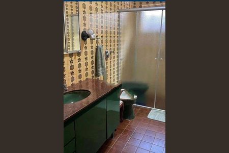 Casa à venda com 4 quartos, 237m² em Vila Anastácio, São Paulo