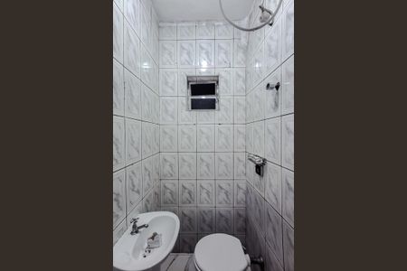 Banheiro de kitnet/studio para alugar com 1 quarto, 28m² em Liberdade, São Paulo