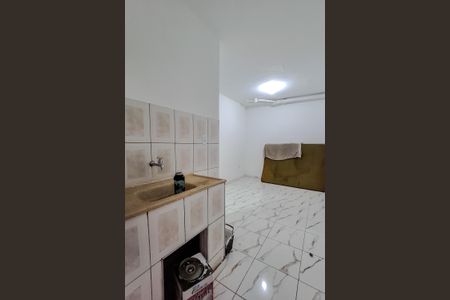 Cozinha de kitnet/studio para alugar com 1 quarto, 28m² em Liberdade, São Paulo
