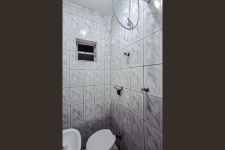 Banheiro de kitnet/studio para alugar com 1 quarto, 28m² em Liberdade, São Paulo