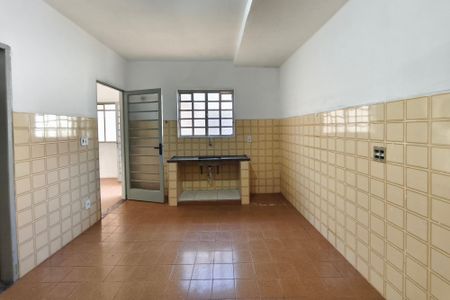 Casa à venda com 250m², 3 quartos e 3 vagasEdícula - Cozinha