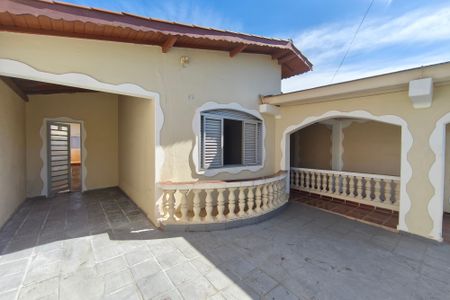 Casa à venda com 250m², 3 quartos e 3 vagasQuintal - Garagen