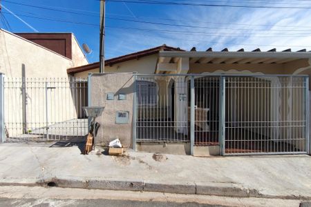 Casa à venda com 250m², 3 quartos e 3 vagasFachada