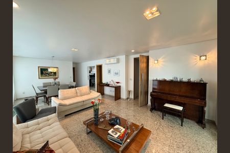 Apartamento à venda com 4 quartos, 177m² em Castelo, Belo Horizonte