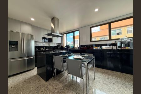 Apartamento à venda com 4 quartos, 177m² em Castelo, Belo Horizonte