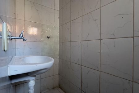 Banheiro de casa para alugar com 2 quartos, 55m² em Parque Maria Helena, Guarulhos