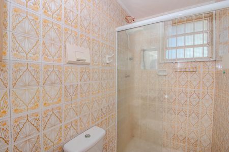 Banheiro de kitnet/studio para alugar com 1 quarto, 35m² em Passo D’areia, Porto Alegre