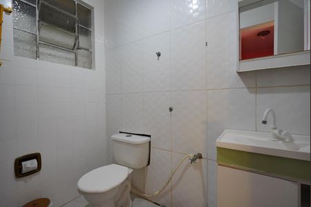 Banheiro Corredor de casa à venda com 3 quartos, 308m² em Vila Joao Pessoa, Porto Alegre
