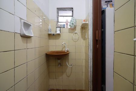 Banheiro de casa para alugar com 1 quarto, 50m² em Vila Caju, São Paulo