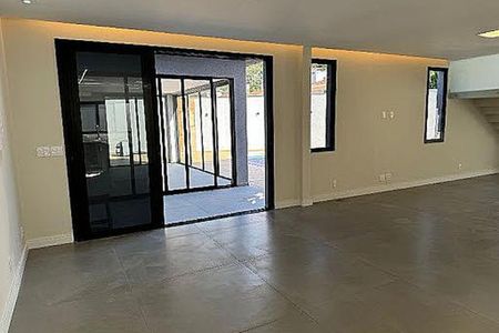 Casa à venda com 4 quartos, 238m² em Jardim Peri, São Paulo