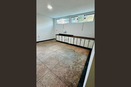 Casa à venda com 2 quartos, 156m² em Parque Central, Santo André