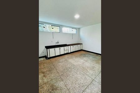 Casa à venda com 2 quartos, 156m² em Parque Central, Santo André