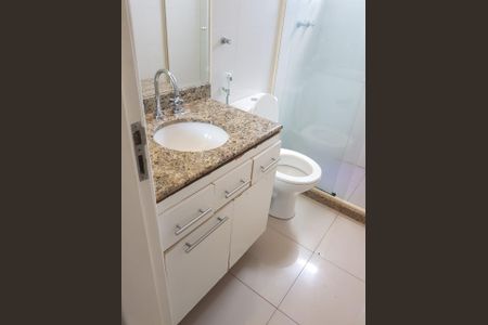 Banheiro de apartamento à venda com 2 quartos, 84m² em Camboinhas, Niterói