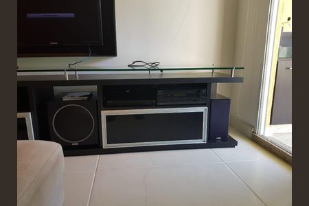 Sala de apartamento à venda com 2 quartos, 84m² em Camboinhas, Niterói