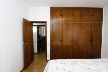 Apartamento à venda com 160m², 3 quartos e 2 vagasQuarto 2 - Suíte