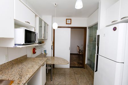 Apartamento à venda com 160m², 3 quartos e 2 vagasCozinha