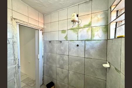 Banheiro de casa para alugar com 1 quarto, 40m² em Jardim Eliane, São Paulo