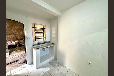 Cozinha de casa para alugar com 1 quarto, 40m² em Jardim Eliane, São Paulo