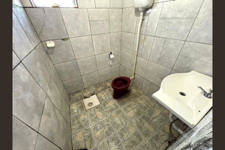 Banheiro social de casa para alugar com 1 quarto, 40m² em Jardim Eliane, São Paulo