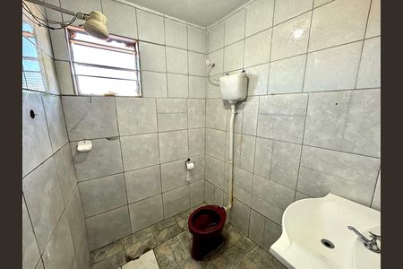 Banheiro de casa para alugar com 1 quarto, 40m² em Jardim Eliane, São Paulo