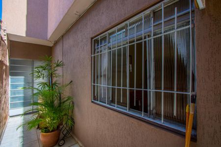 Casa à venda com 193m², 3 quartos e 2 vagasCorredor externo