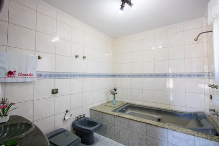Casa à venda com 193m², 3 quartos e 2 vagasBanheiro do quarto 1
