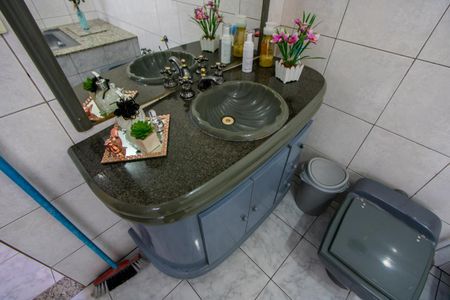 Casa à venda com 193m², 3 quartos e 2 vagasBanheiro do quarto 1
