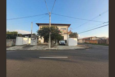 Casa à venda com 715m², 5 quartos e 6 vagasFoto 02