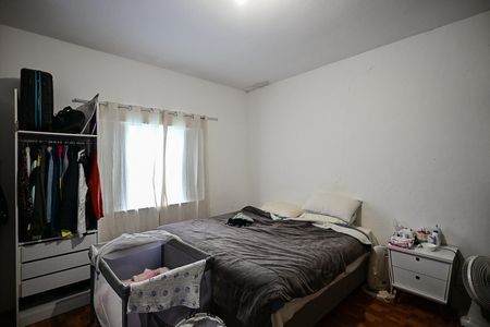 Casa à venda com 346m², 6 quartos e 4 vagasQuarto 2 da Casa 2