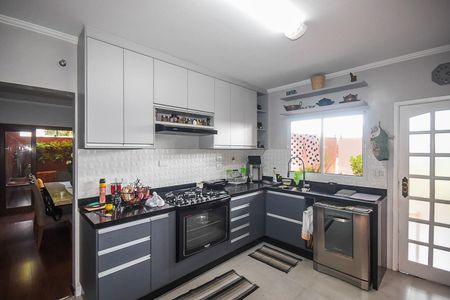 Casa à venda com 346m², 6 quartos e 4 vagas Casa à venda com 346m², 6 quartos e 4 vagasCozinha da Casa 3