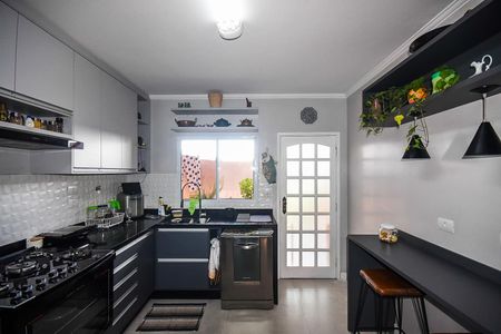 Casa à venda com 346m², 6 quartos e 4 vagas Casa à venda com 346m², 6 quartos e 4 vagasCozinha da Casa 3