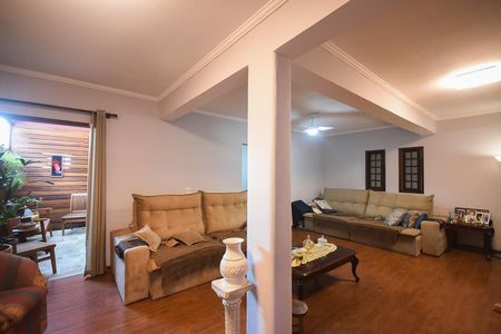 Casa à venda com 346m², 6 quartos e 4 vagas Casa à venda com 346m², 6 quartos e 4 vagasSala da Casa 3
