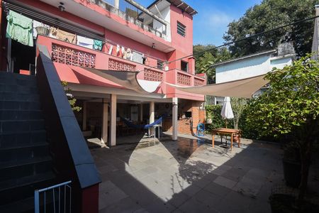 Casa à venda com 346m², 6 quartos e 4 vagas Casa à venda com 346m², 6 quartos e 4 vagasQuintal da Casa 3