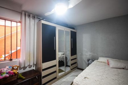 Casa à venda com 346m², 6 quartos e 4 vagas Casa à venda com 346m², 6 quartos e 4 vagasQuarto 2 da Casa 3