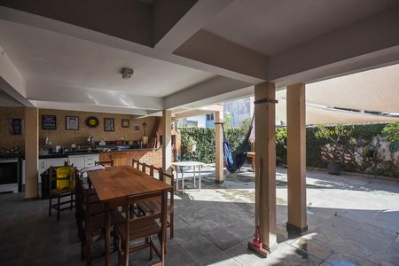 Casa à venda com 346m², 6 quartos e 4 vagas Casa à venda com 346m², 6 quartos e 4 vagasChurrasqueira da Casa 3
