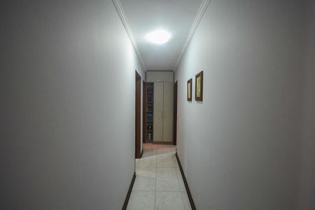 Casa à venda com 346m², 6 quartos e 4 vagas Casa à venda com 346m², 6 quartos e 4 vagasCorredor da Casa 3