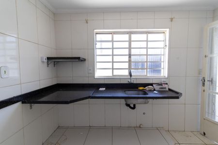 Casa para alugar com 123m², 3 quartos e 2 vagasCozinha