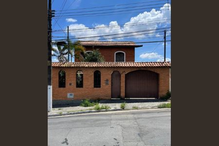 Casa à venda com 230m², 4 quartos e 6 vagasFoto 01