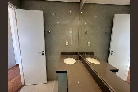 Apartamento para alugar com 144m², 3 quartos e 2 vagas Apartamento para alugar com 144m², 3 quartos e 2 vagasBanheiro da Suíte 2
