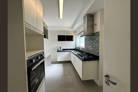 Apartamento para alugar com 144m², 3 quartos e 2 vagas Apartamento para alugar com 144m², 3 quartos e 2 vagasCozinha