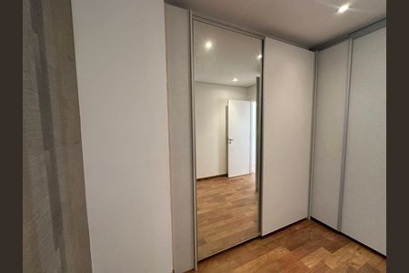 Apartamento para alugar com 144m², 3 quartos e 2 vagas Apartamento para alugar com 144m², 3 quartos e 2 vagasCloset da suíte 3