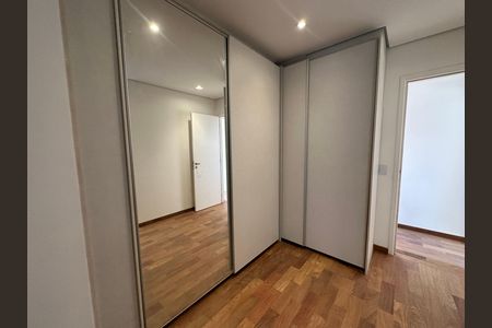 Apartamento para alugar com 144m², 3 quartos e 2 vagas Apartamento para alugar com 144m², 3 quartos e 2 vagasCloset da suíte 3