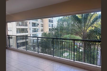 Apartamento para alugar com 144m², 3 quartos e 2 vagas Apartamento para alugar com 144m², 3 quartos e 2 vagasVaranda