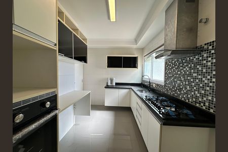 Apartamento para alugar com 144m², 3 quartos e 2 vagas Apartamento para alugar com 144m², 3 quartos e 2 vagasCozinha