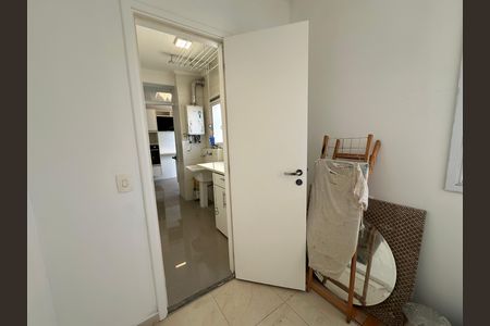 Apartamento para alugar com 144m², 3 quartos e 2 vagas Apartamento para alugar com 144m², 3 quartos e 2 vagasQuarto de Serviço