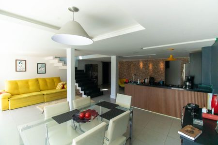 Casa à venda com 205m², 3 quartos e 5 vagasSala e Cozinha 