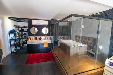 Casa à venda com 205m², 3 quartos e 5 vagasBanheiro da Suíte 2