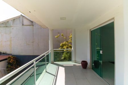 Casa à venda com 205m², 3 quartos e 5 vagasVaranda